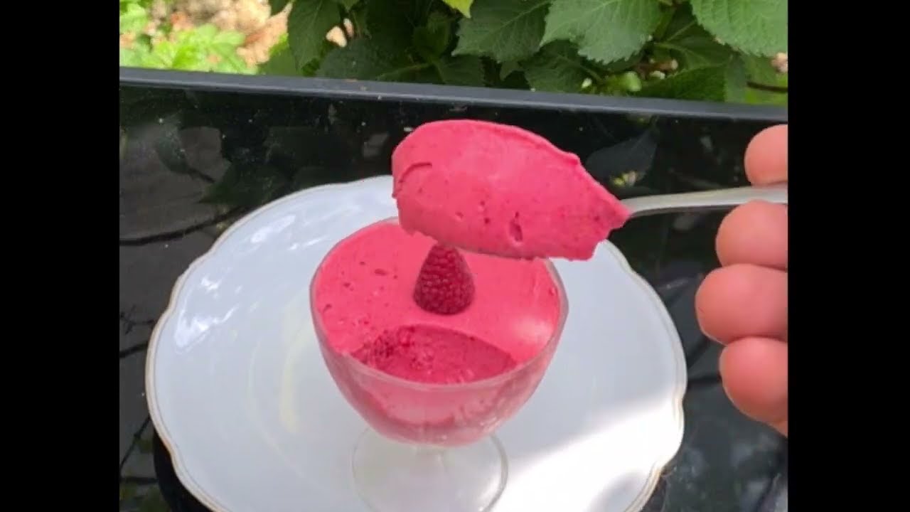Glace Express Framboise & Yaourt – 3 Ingrédients, 100% Fraîcheur !