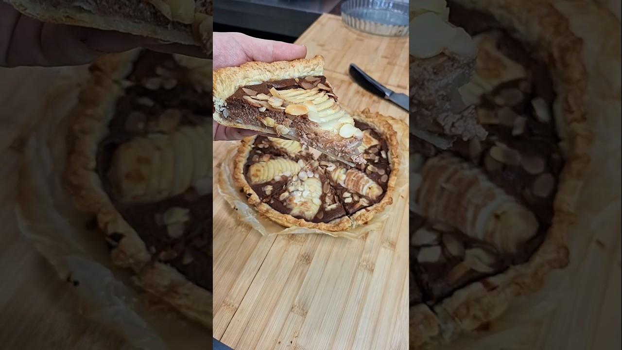 Et si pour changer on se régalait avec une tarte poires-chocolat hyper simple à préparer ! #shorts