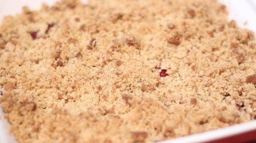 Crumble aux fruits rouges et aux spéculoos